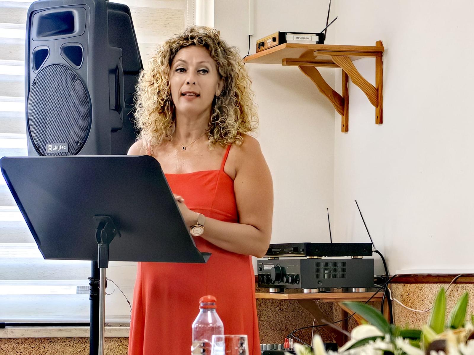 Lucía Herrera toma posesión como decana de la Facultad de Ciencias de la Educación y del Deporte