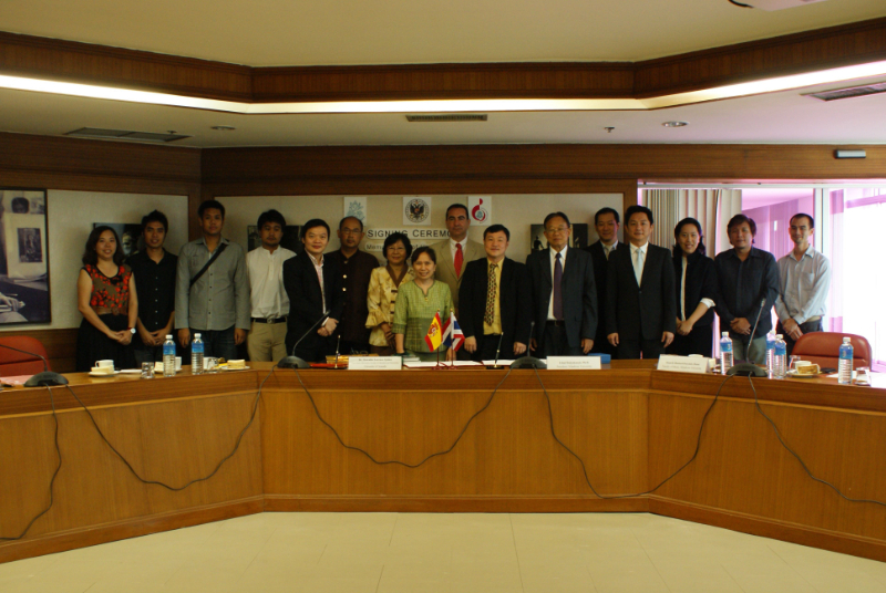 Firma de convenio Silpakorn-UGR (2012)