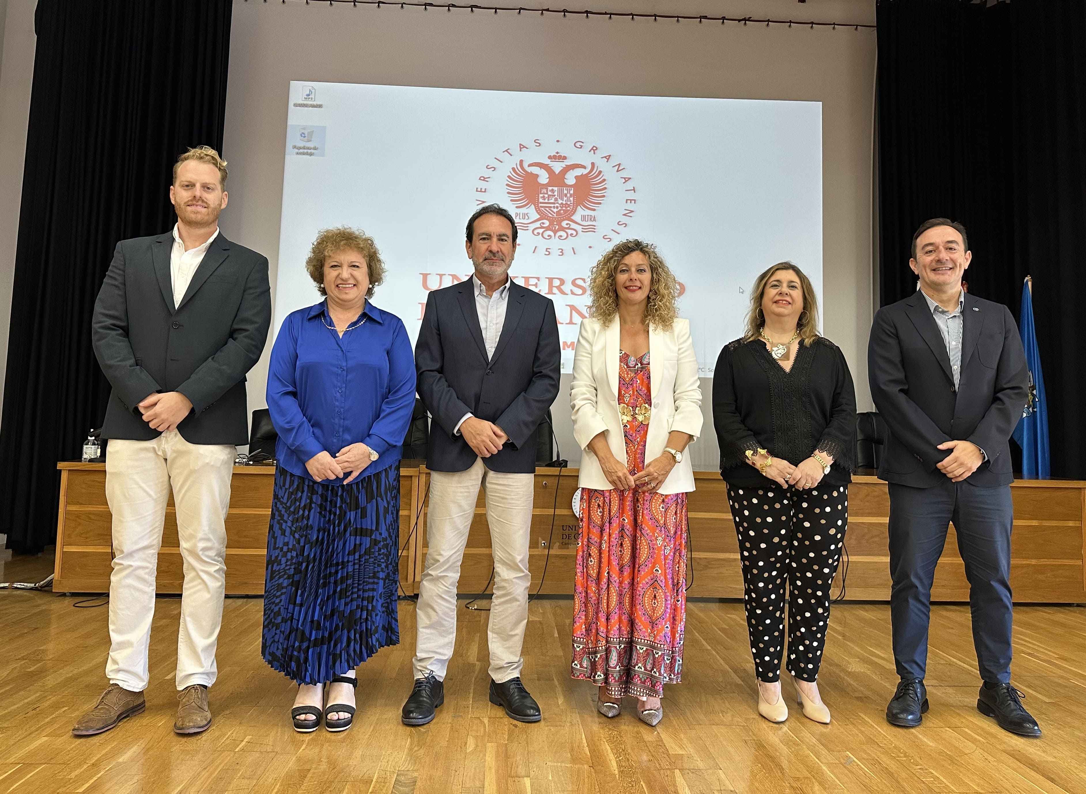 Grupo de personas de pié